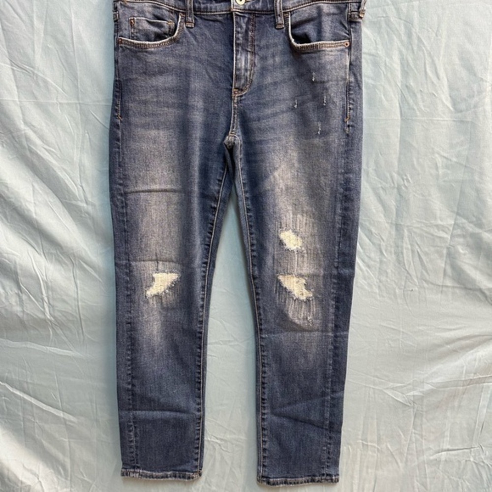 Women’s distressed boyfriend Jeans